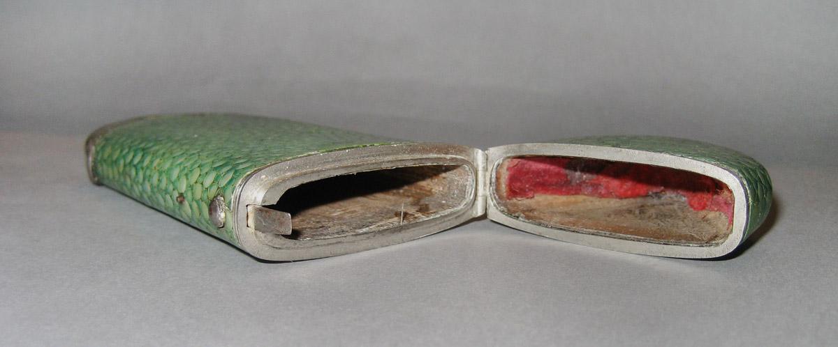 1972.0136 B Spectacles case, interior