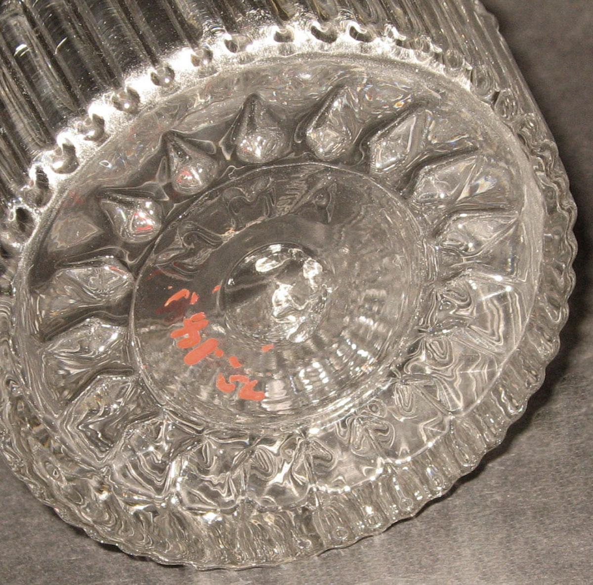 1972.0140 Glass tumbler (underside)