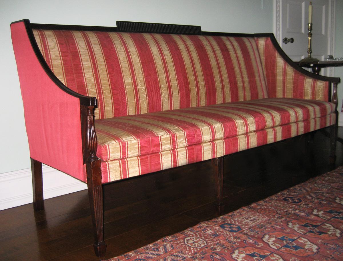 1957.0864 Square sofa view 2