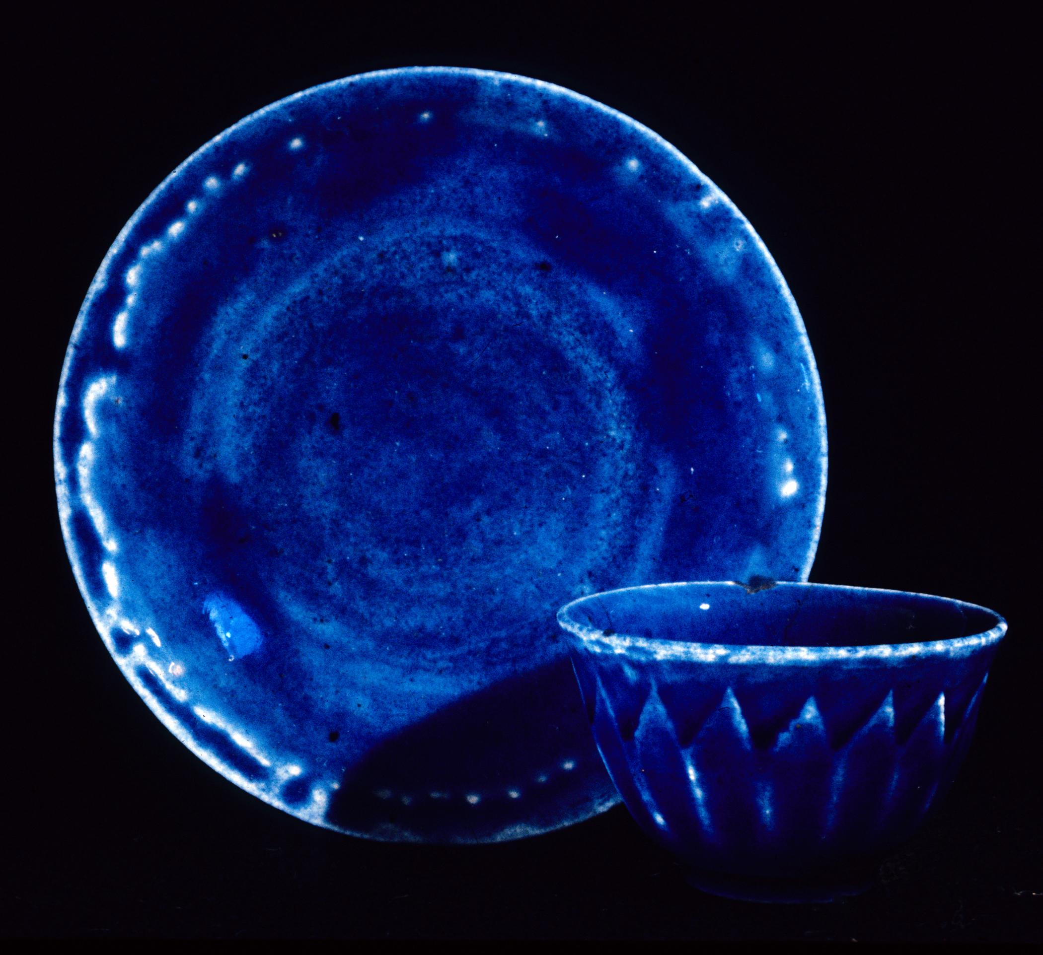 1972.0165 A, B Teabowl and saucer