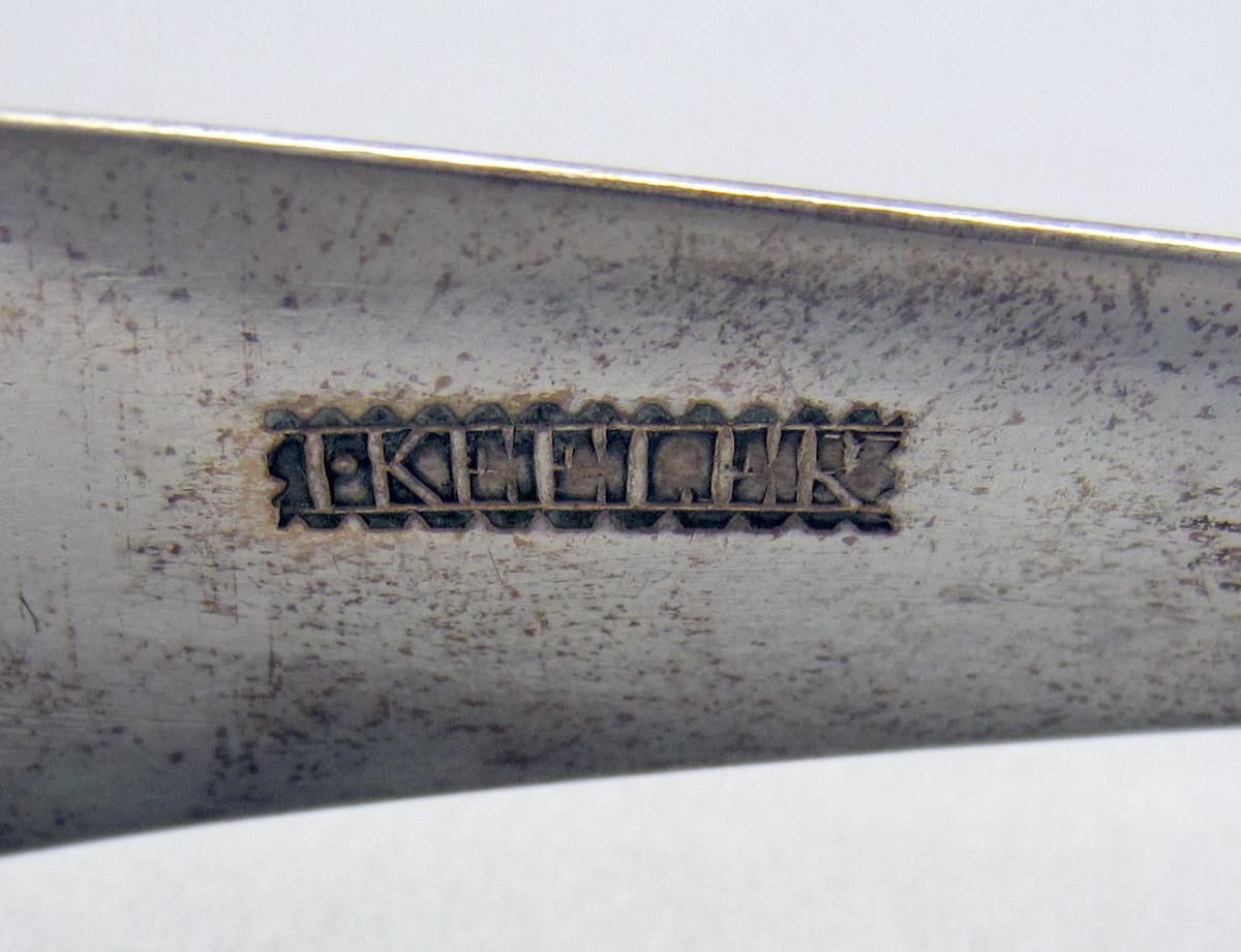 1972.0207 Silver Tongs mark 1