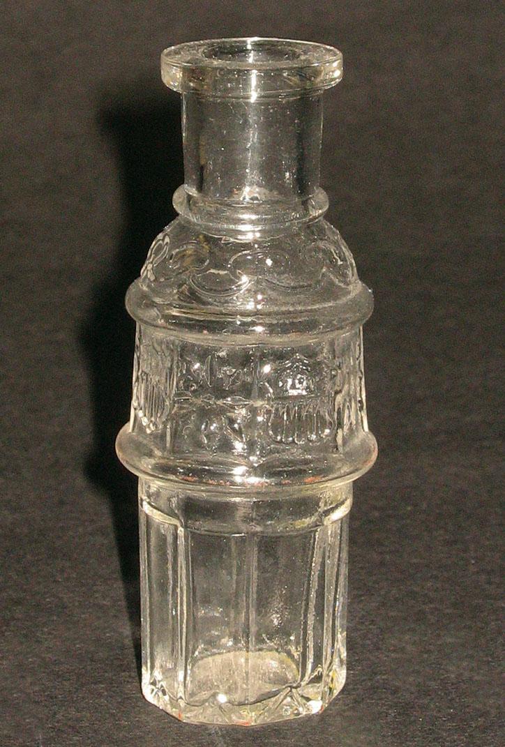 1972.0251 B Glass castor