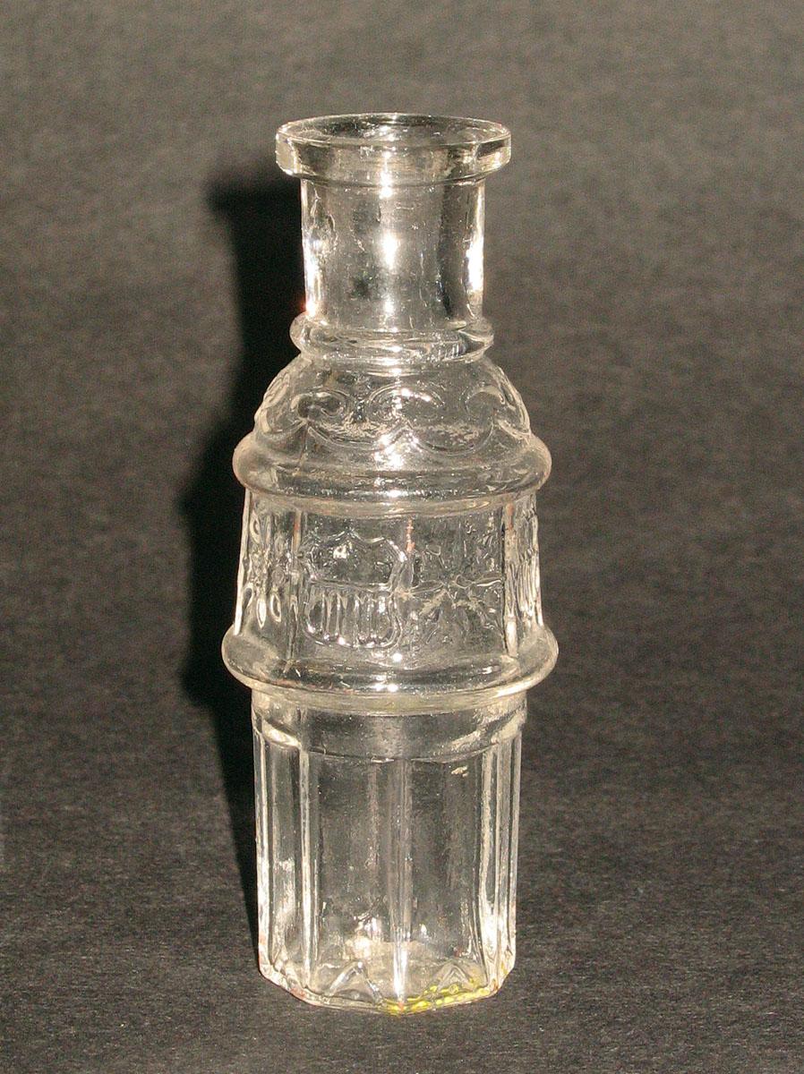 1972.0251 C Glass castor