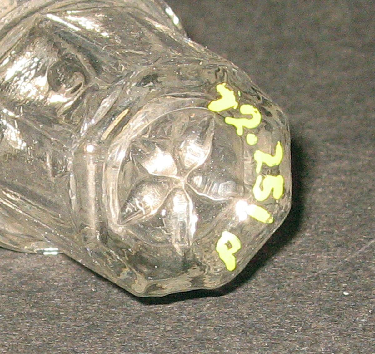 1972.0251 D Glass castor (underside)