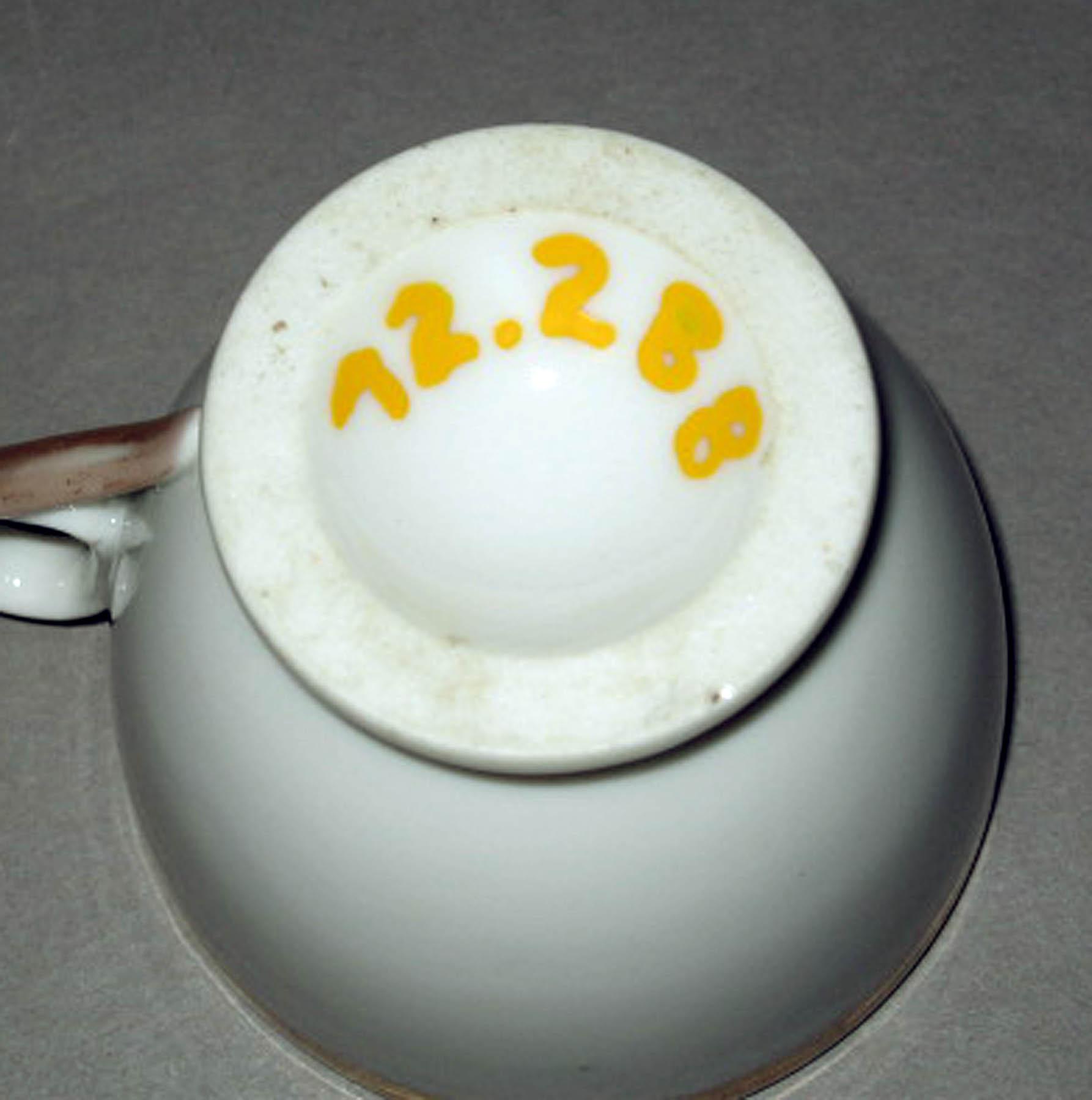 1972.0288 Porcelain teacup (underside)