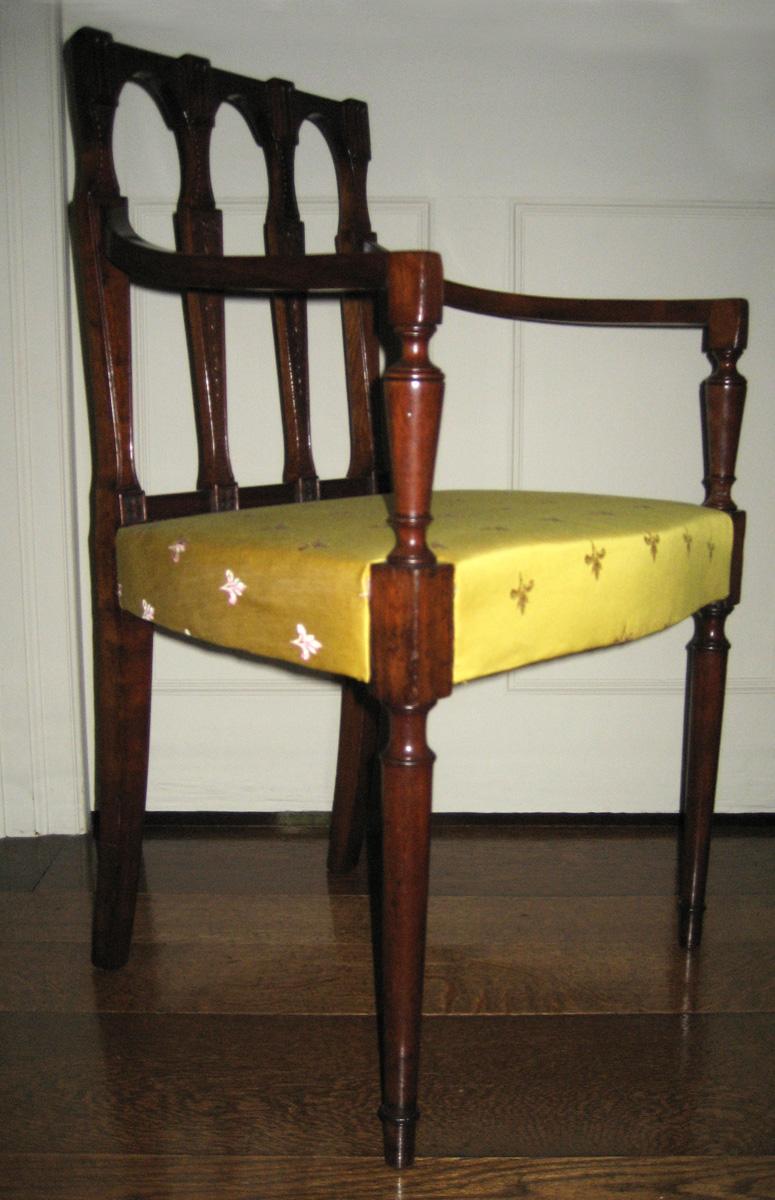 1957.0879 Chair view 1