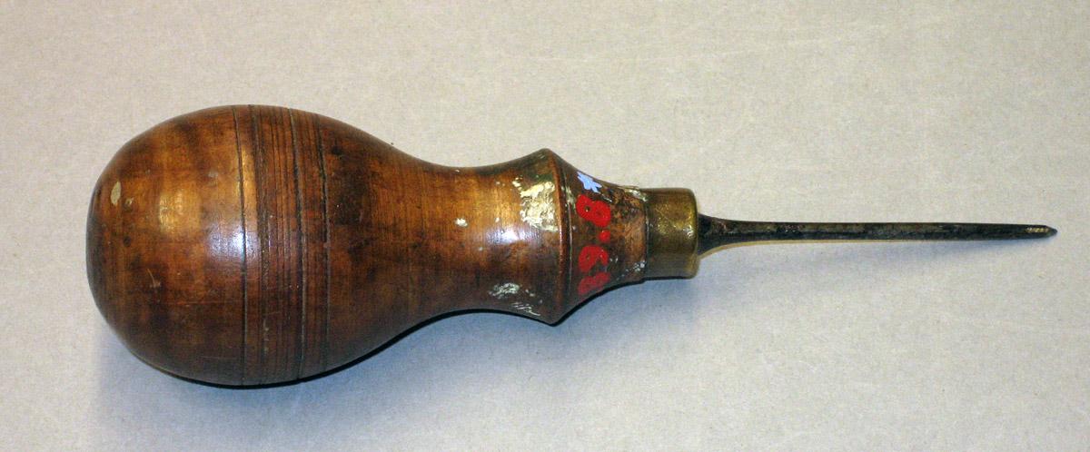 1972.0289.008 Tool (for furniture)