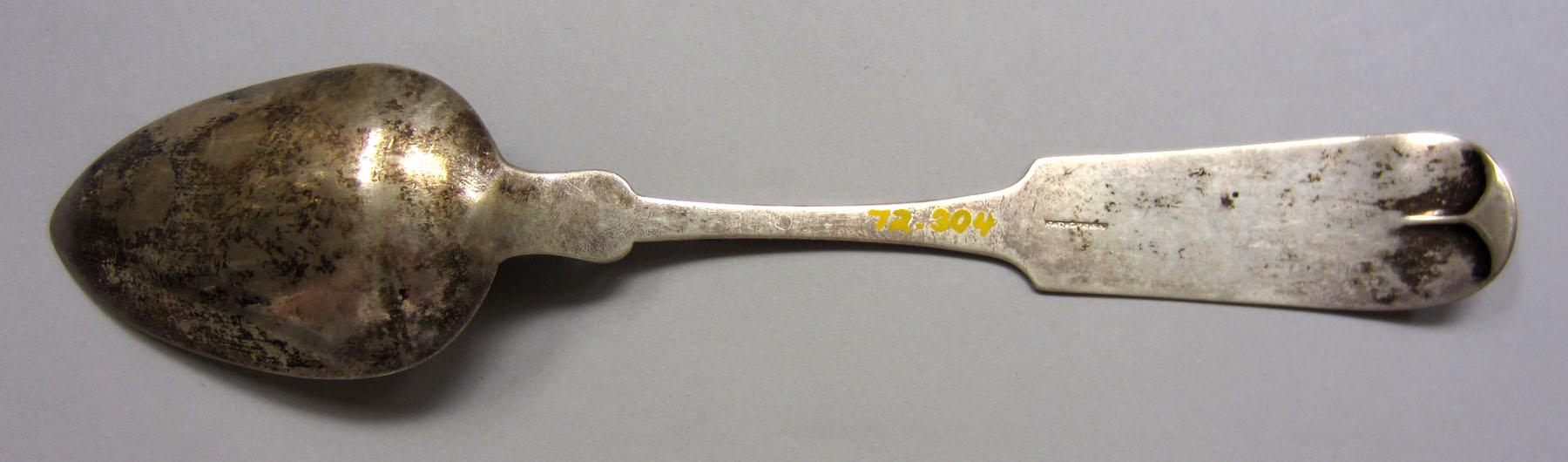 1972.0304 Tablespoon underside