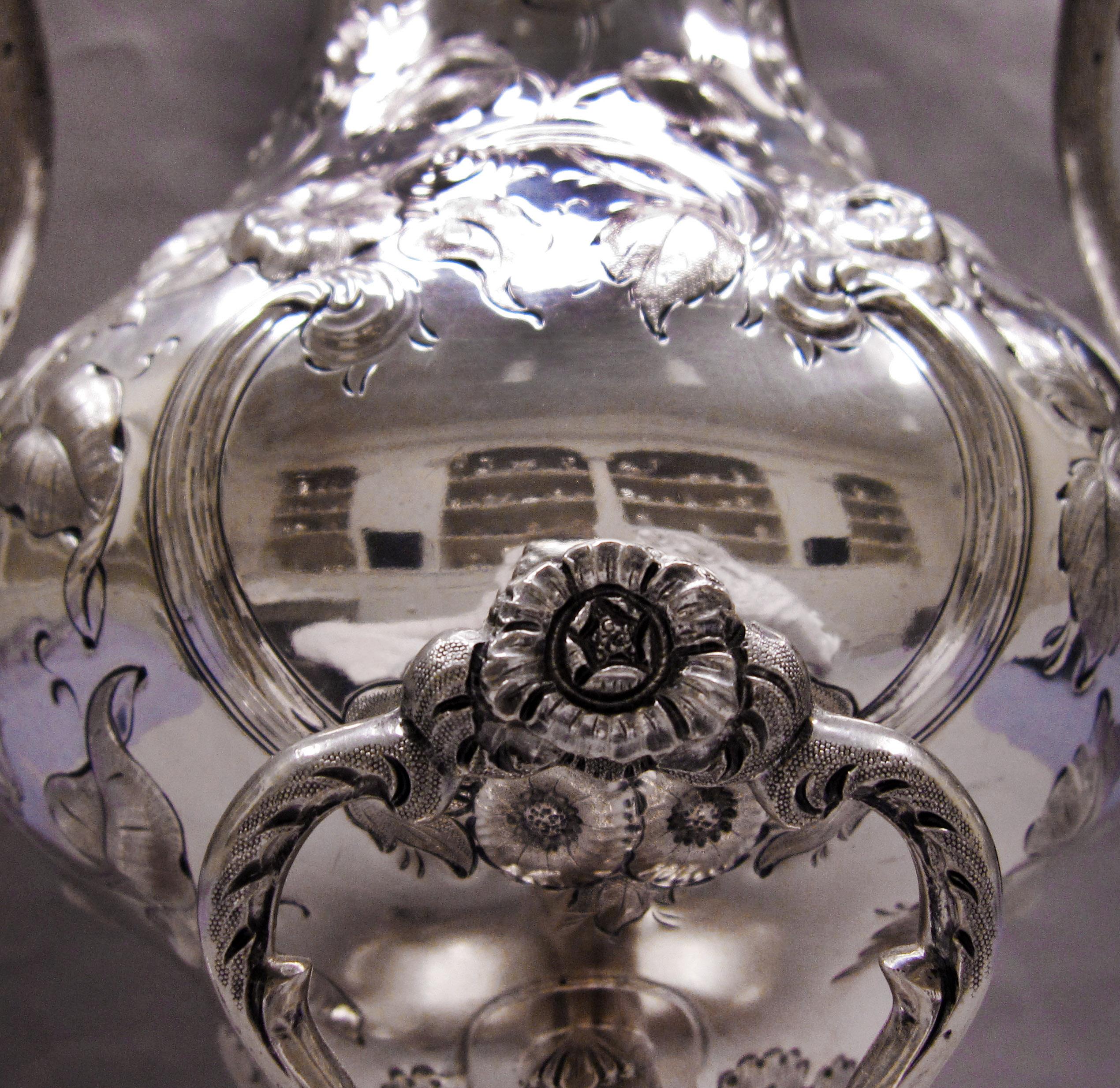 1972.0306.001 Urn, detail 2
