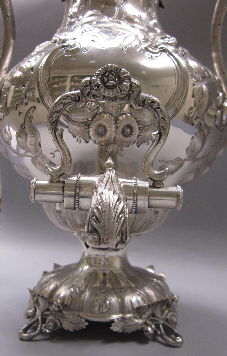 1972.0306.001 Urn, spigot 2