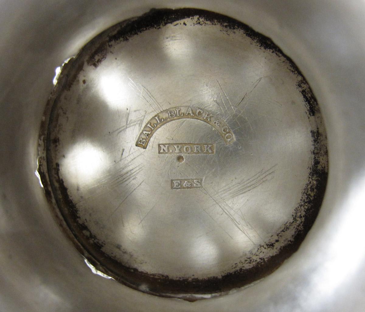 1972.0306.001 Urn, mark