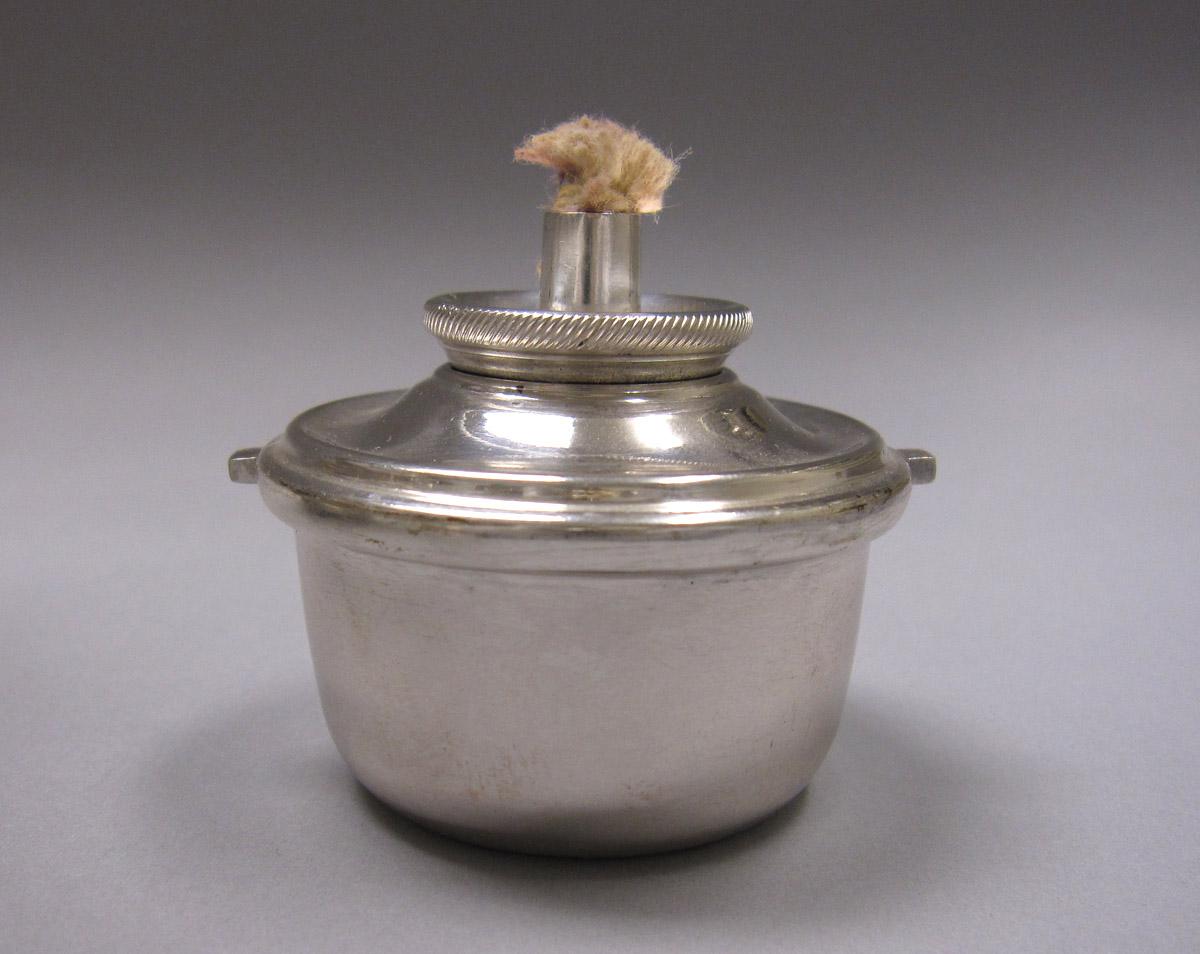 1972.0306.001 Urn, warming lamp