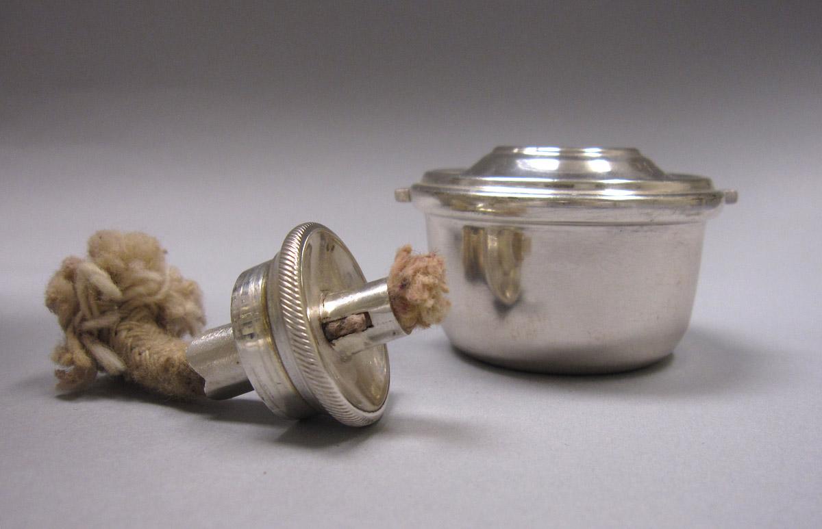 1972.0306.001 Urn, warming lamp 2