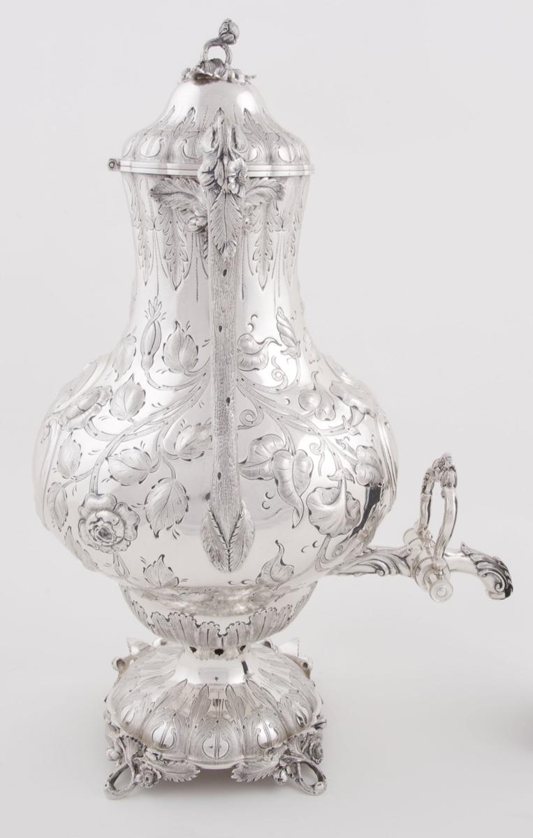 1972.0306.001 Urn, View 3