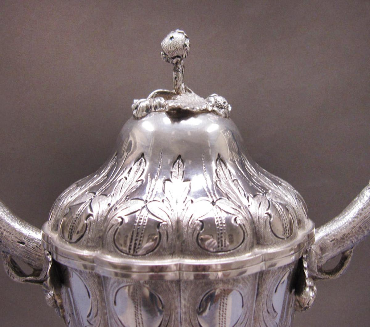 1972.0306.001 Urn, lid