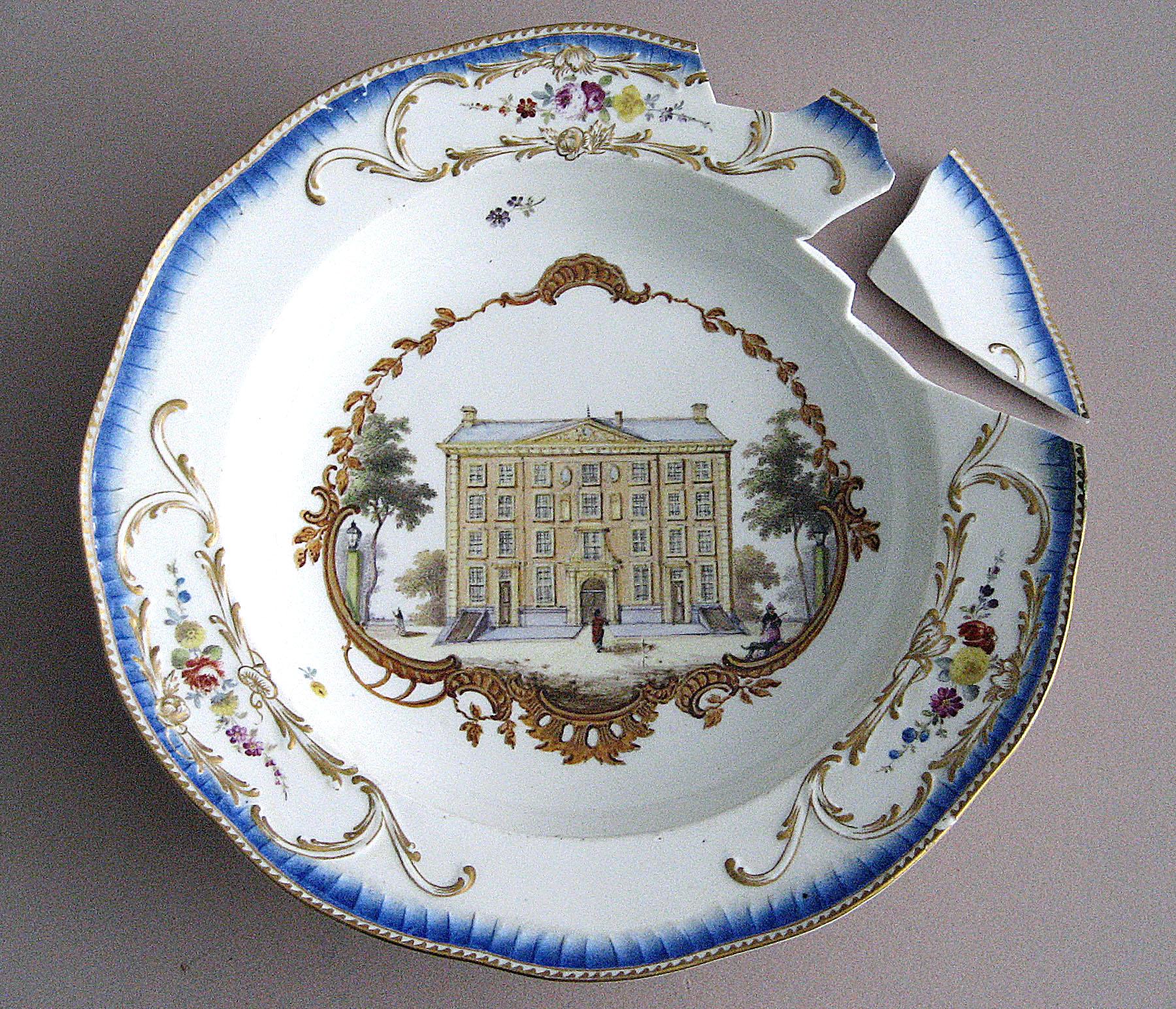 1972.0335.001 Soup plate