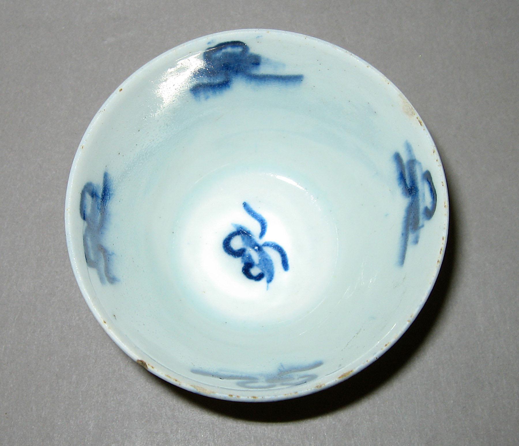 1972.0358 Teabowl (interior)