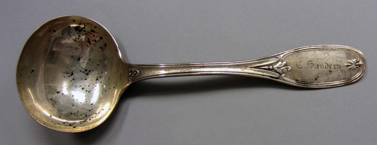 1972.0388 Sauce ladle upper surface