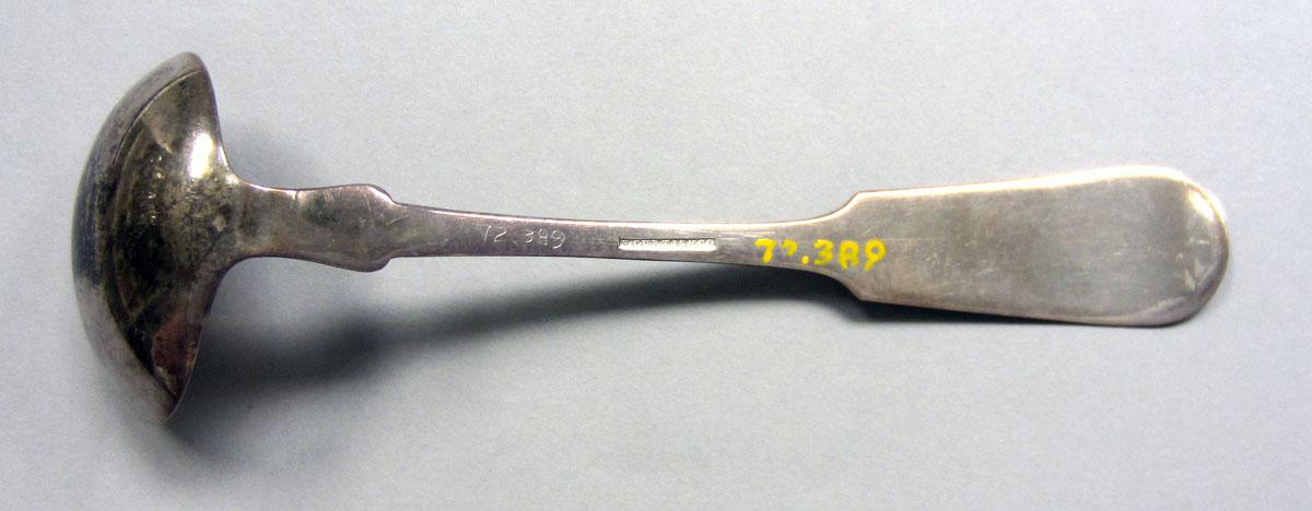 1972.0389 Sauce ladle underside