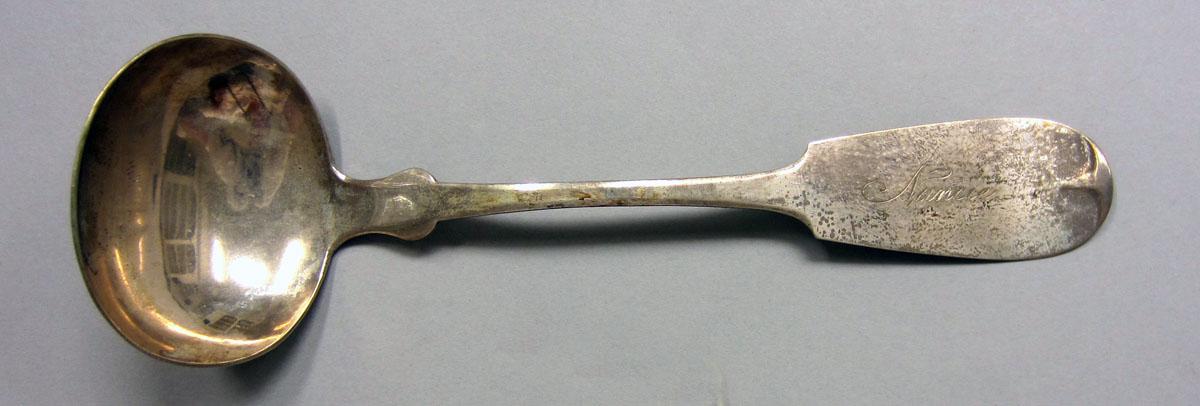 1972.0390 Sauce ladle upper surface
