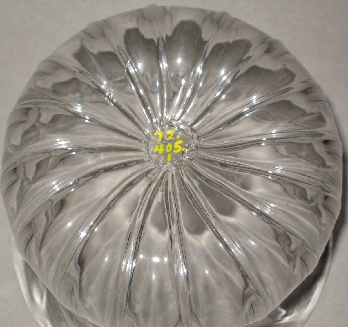 1972.0405.001 Glass finger bowl (underside)