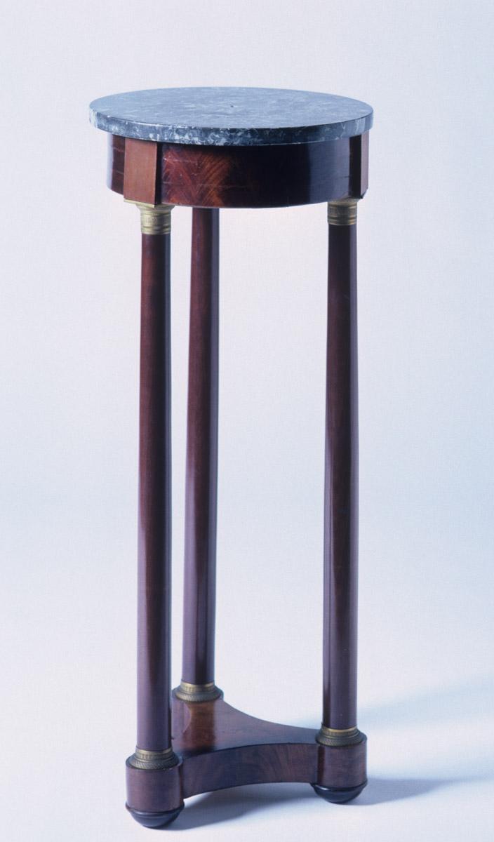 1957.0892 Candlestand