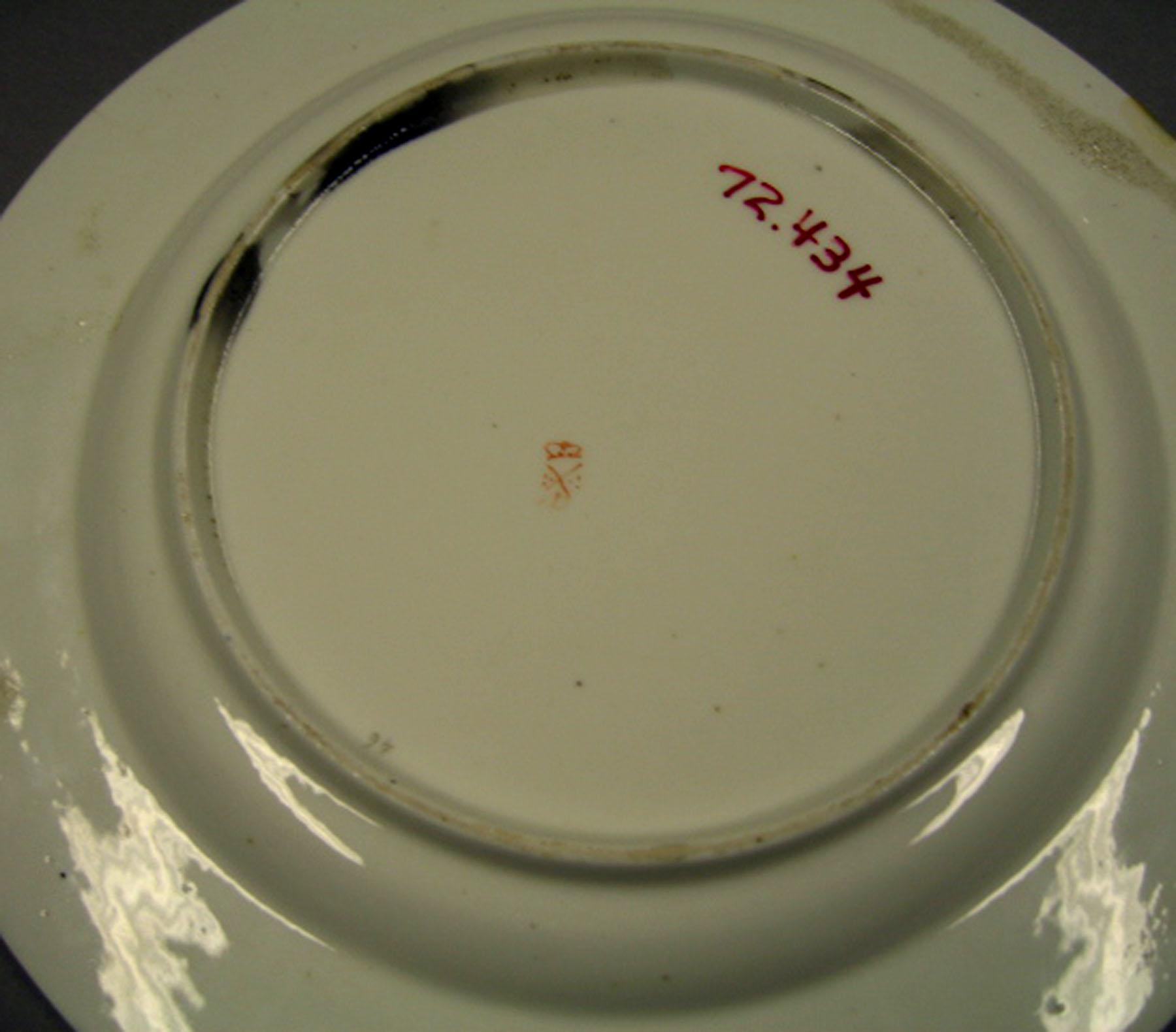 1972.0434 Porcelain plate (mark)