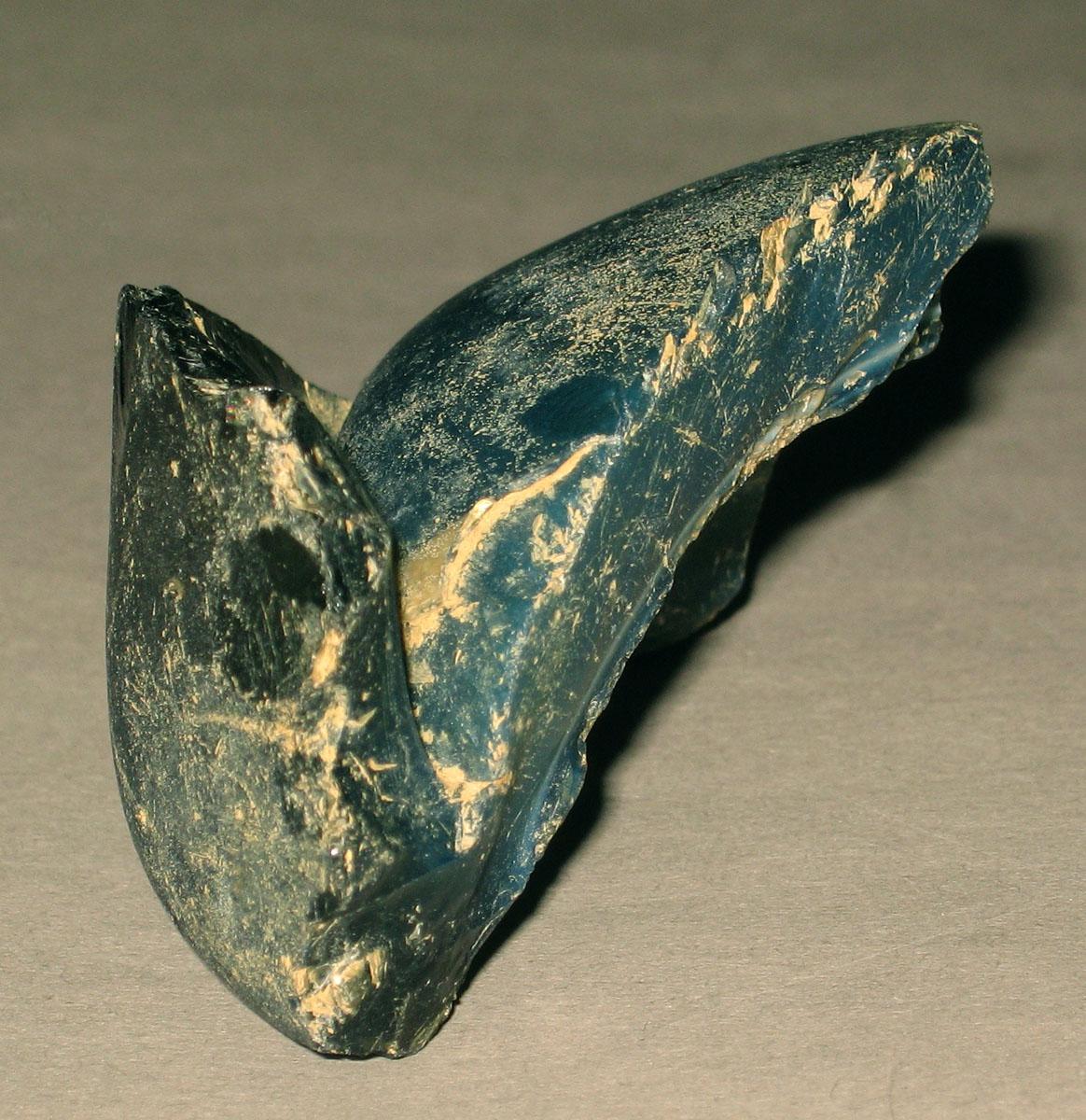 1972.0473.001 Glass bottle fragment