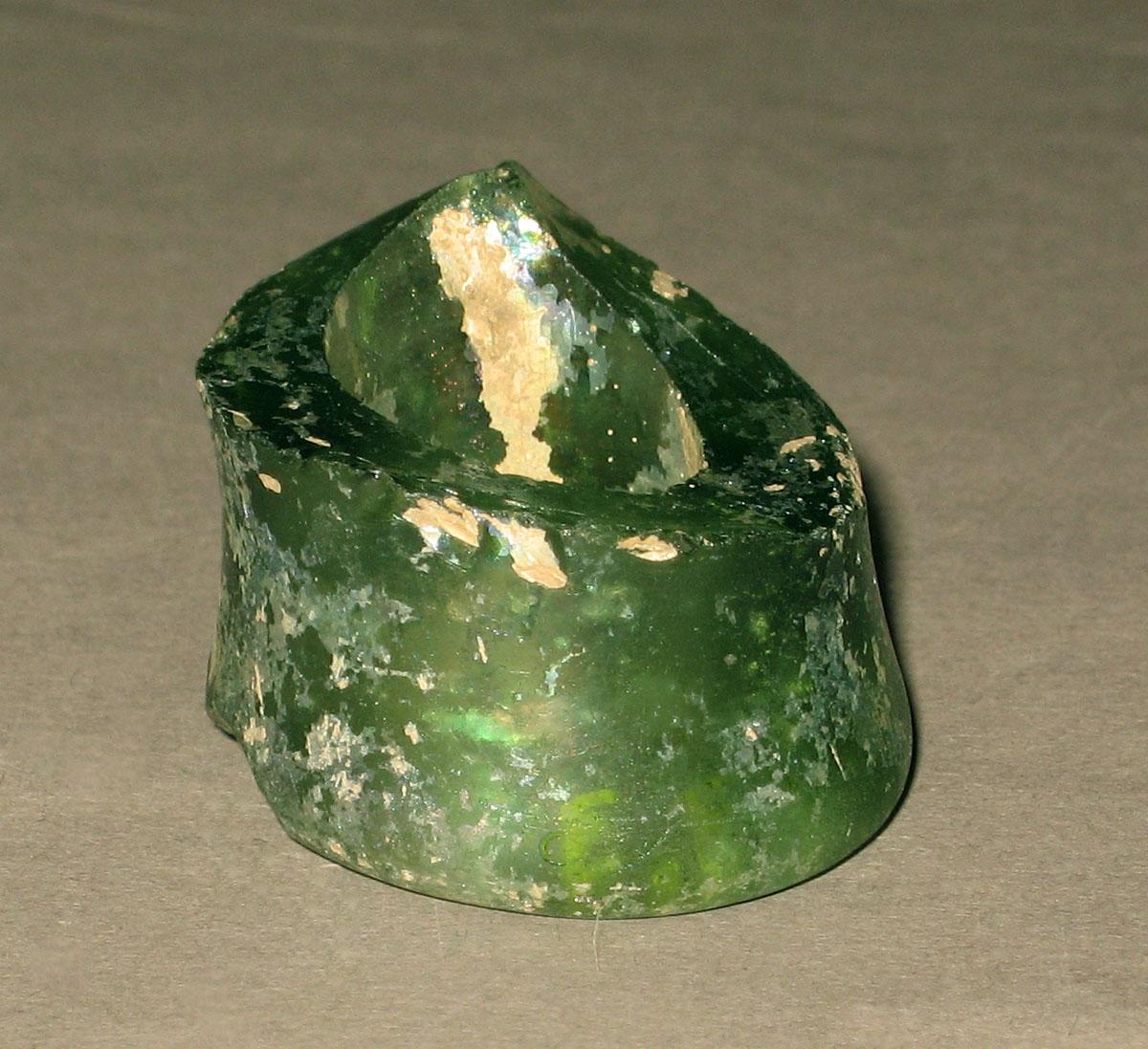 1972.0473.003 Glass bottle fragment