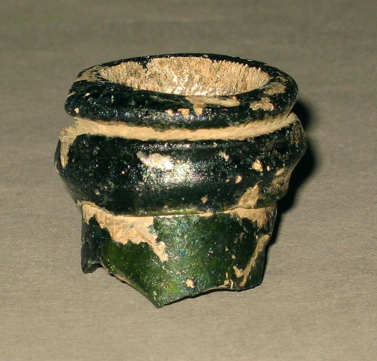 1972.0473.004 Glass bottle fragment