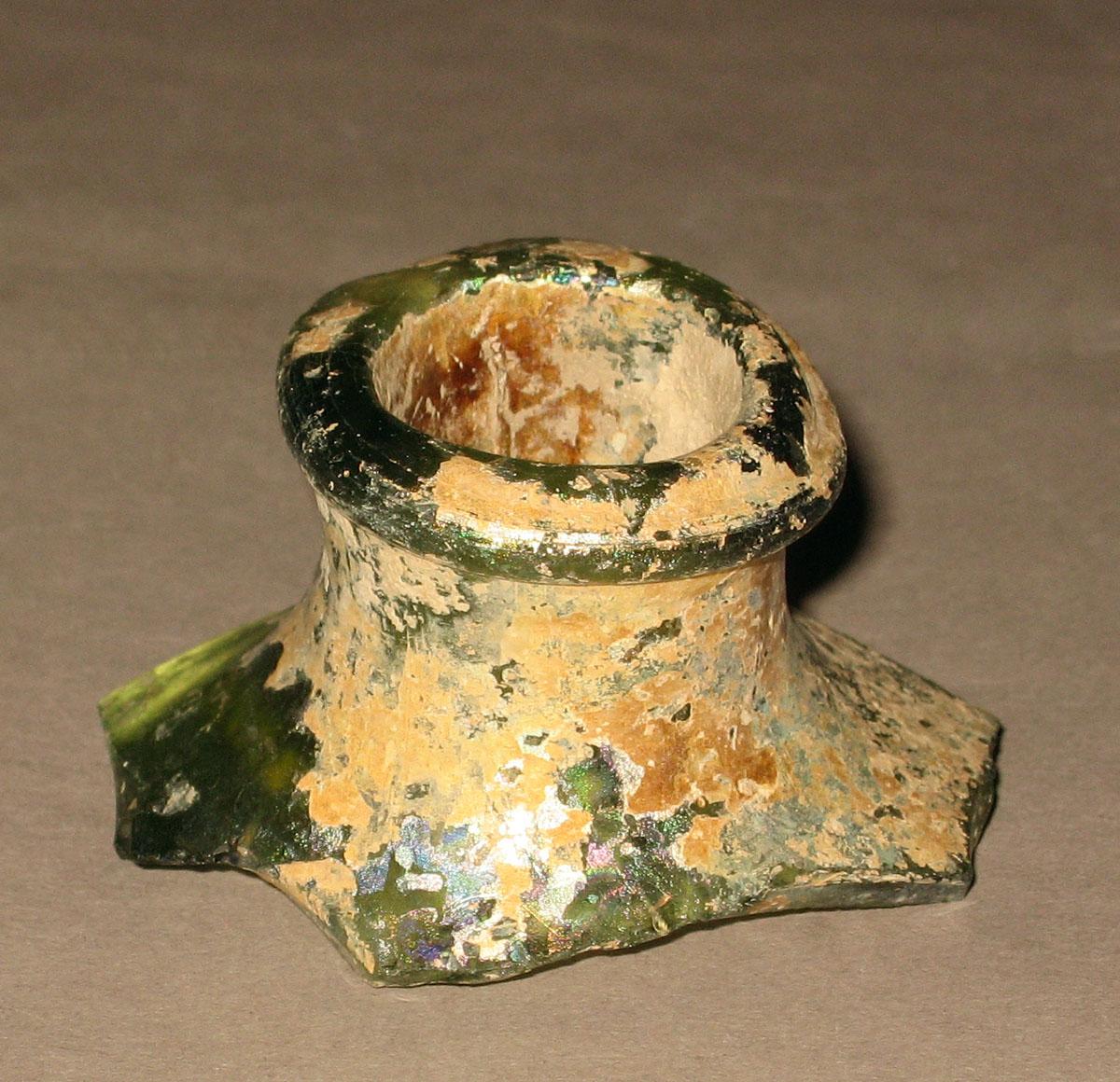 1972.0473.008 Glass fragment