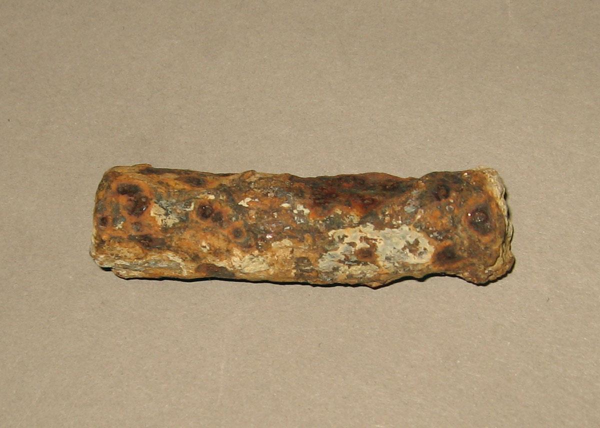 1972.0473.033 Corroded metal rod