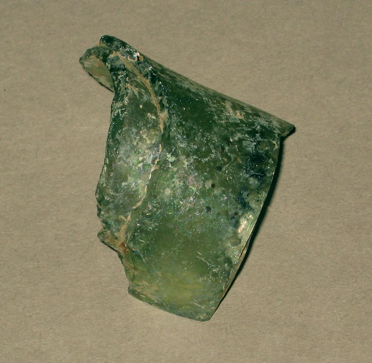 1972.0473.083 Glass bottle fragment