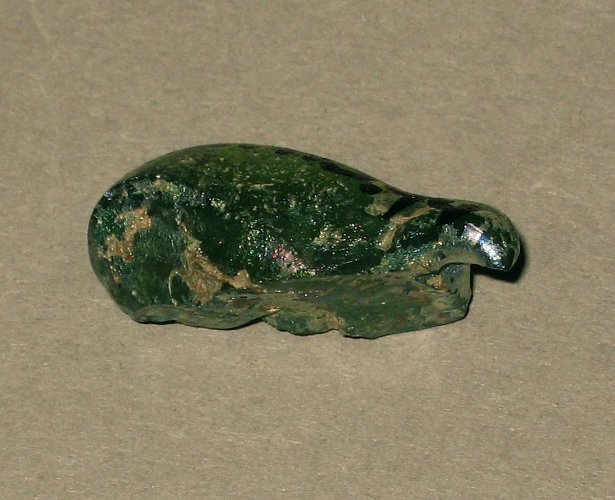1972.0473.094 Glass bottle fragment