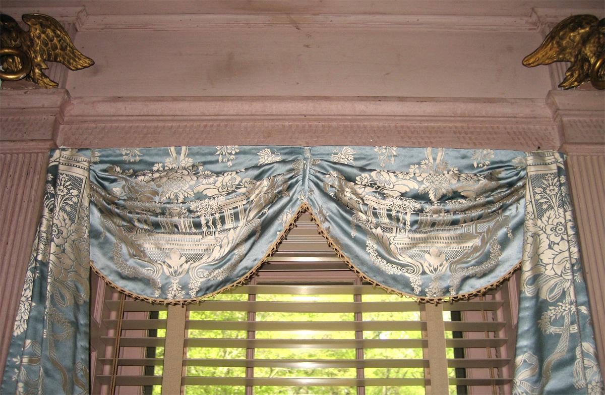 1972.0503 valance detail