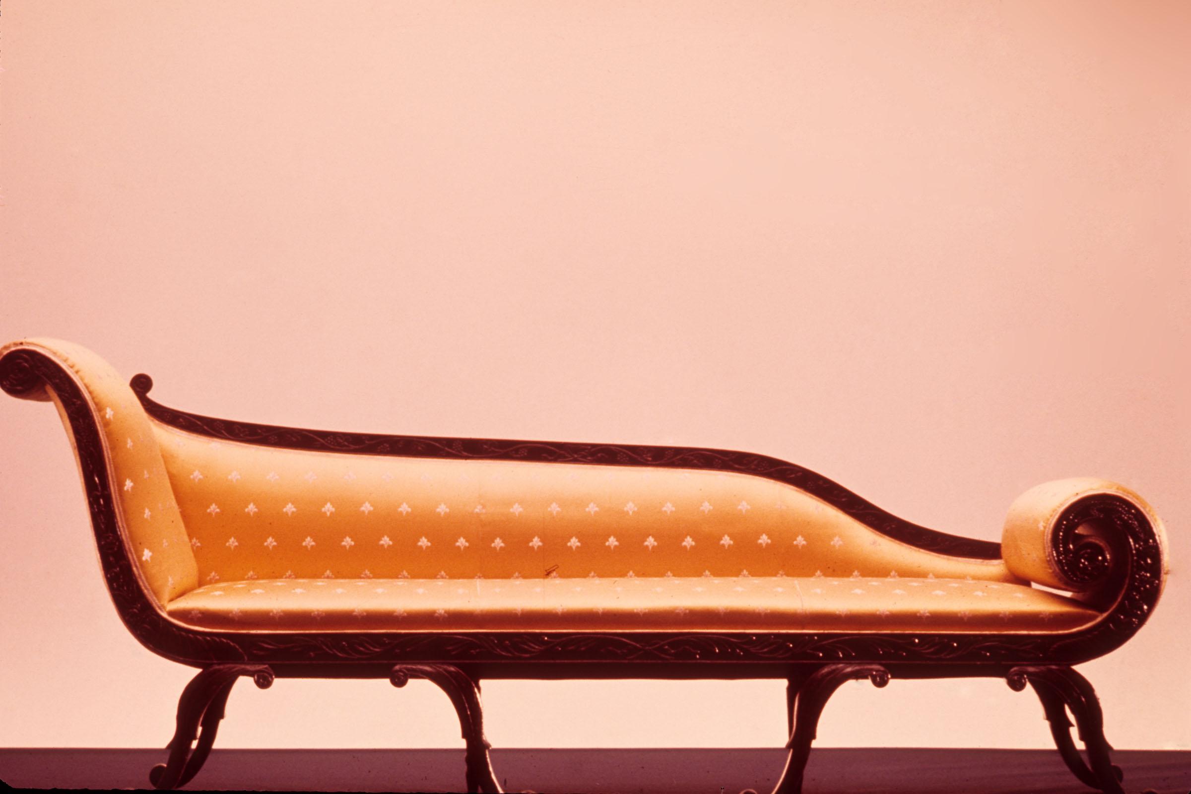 1957.0912 Couch, front view