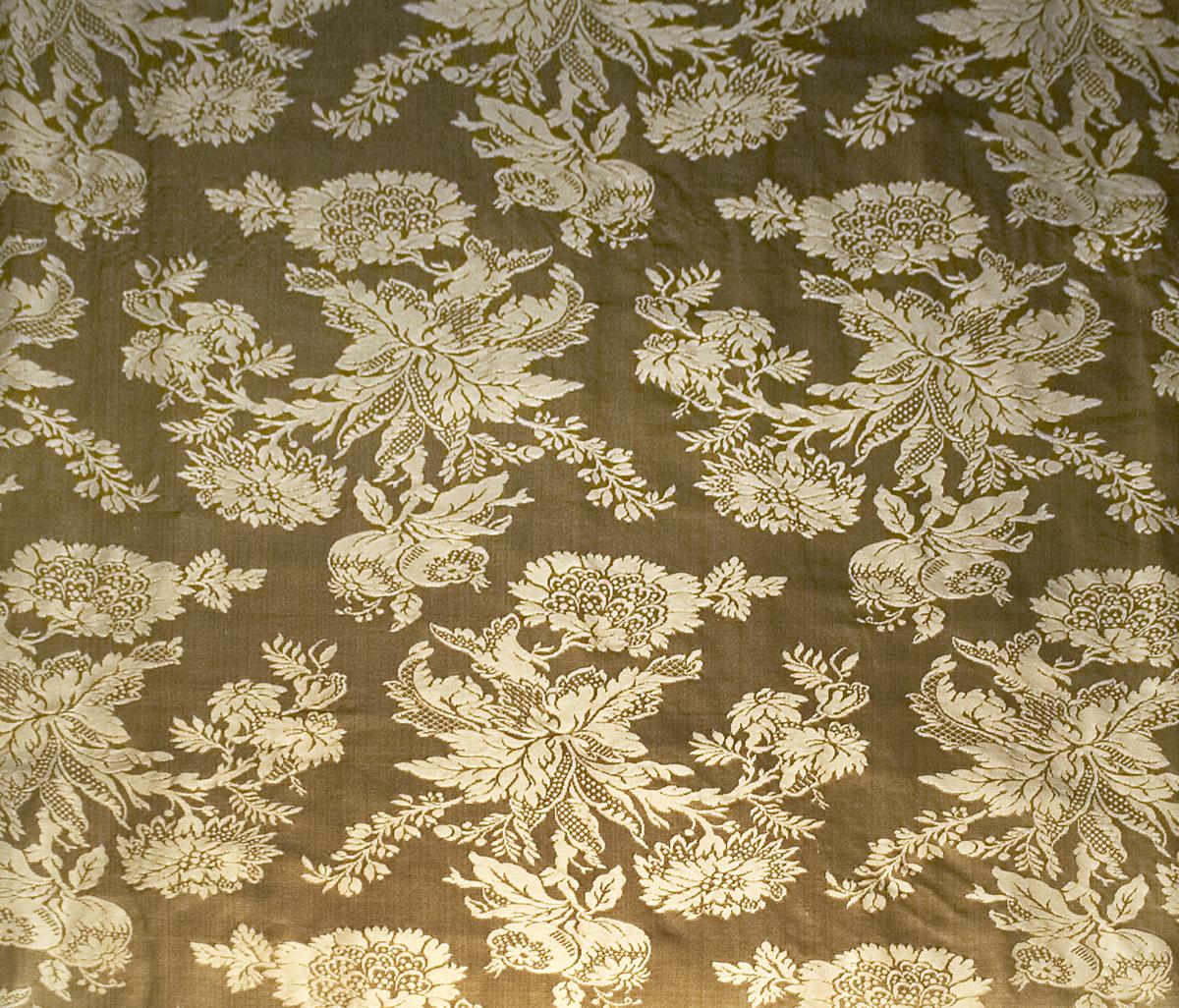 1972.0522.004 A Window Hanging, Side Curtain, Pattern Repeat-Oblique View