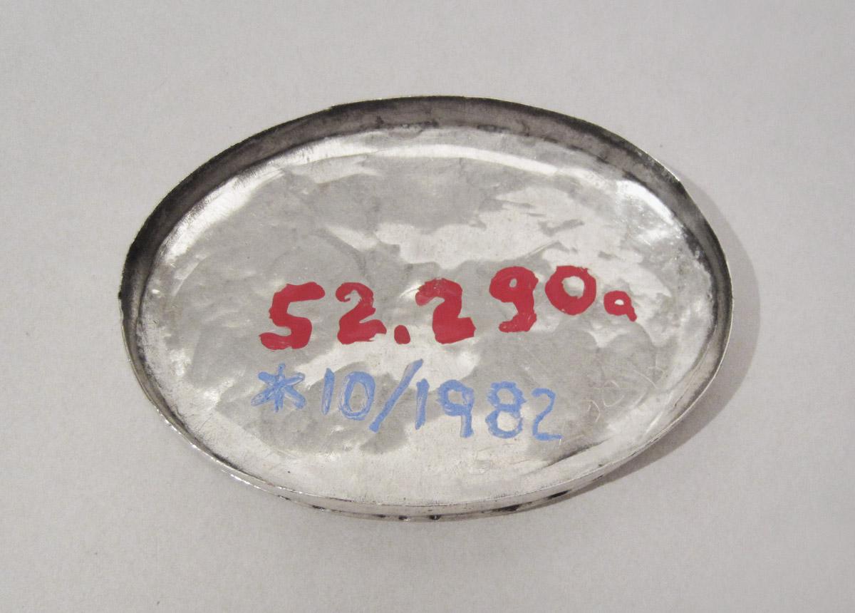 1952.0290 A Snuff box, interior