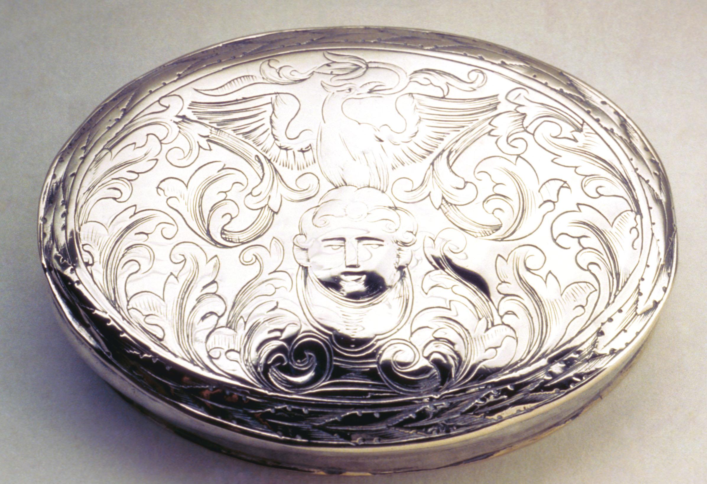 1952.0290 Snuff box