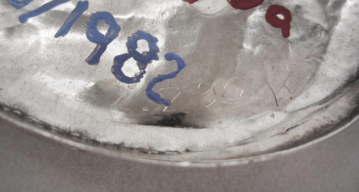 1952.0290 A Snuff box, inscription