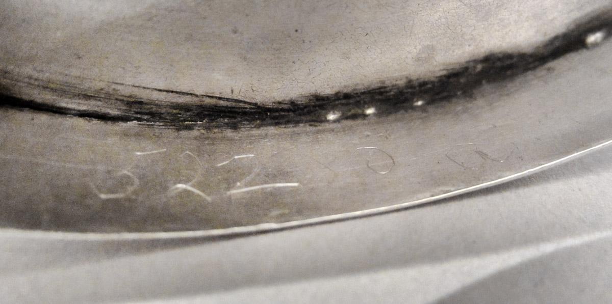 1952.0290 B Snuff box, inscription