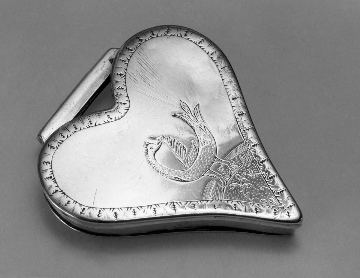 1952.0291 Snuff box (bw, view 1)