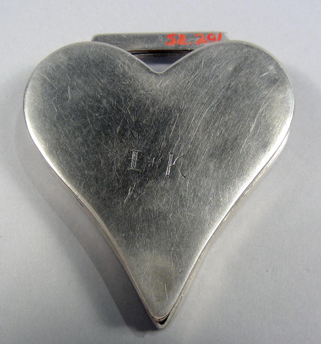 1952.0291 Silver Snuff box underside
