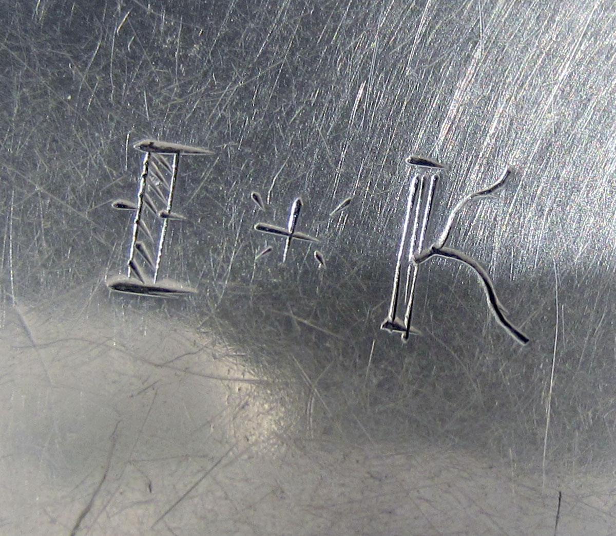 1952.0291 Silver Snuff box engraving