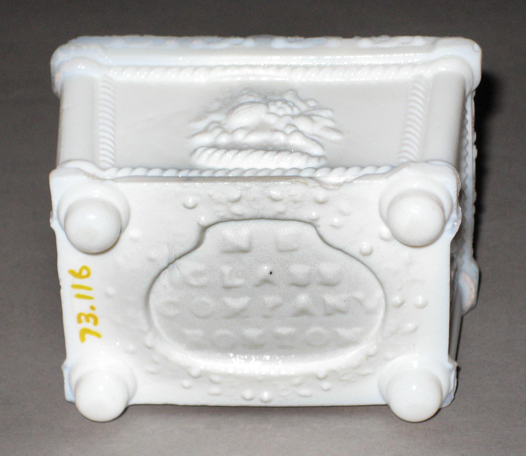 1973.0116 Glass salt dish (bottom-mark)