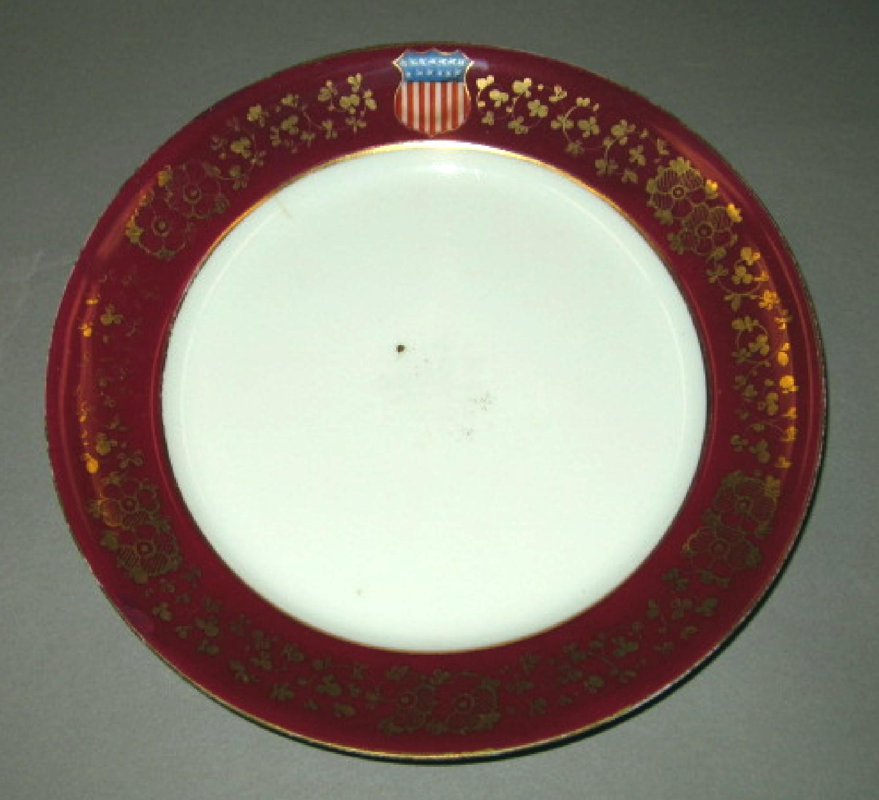 1973.0164.001 Porcelain dinner plate