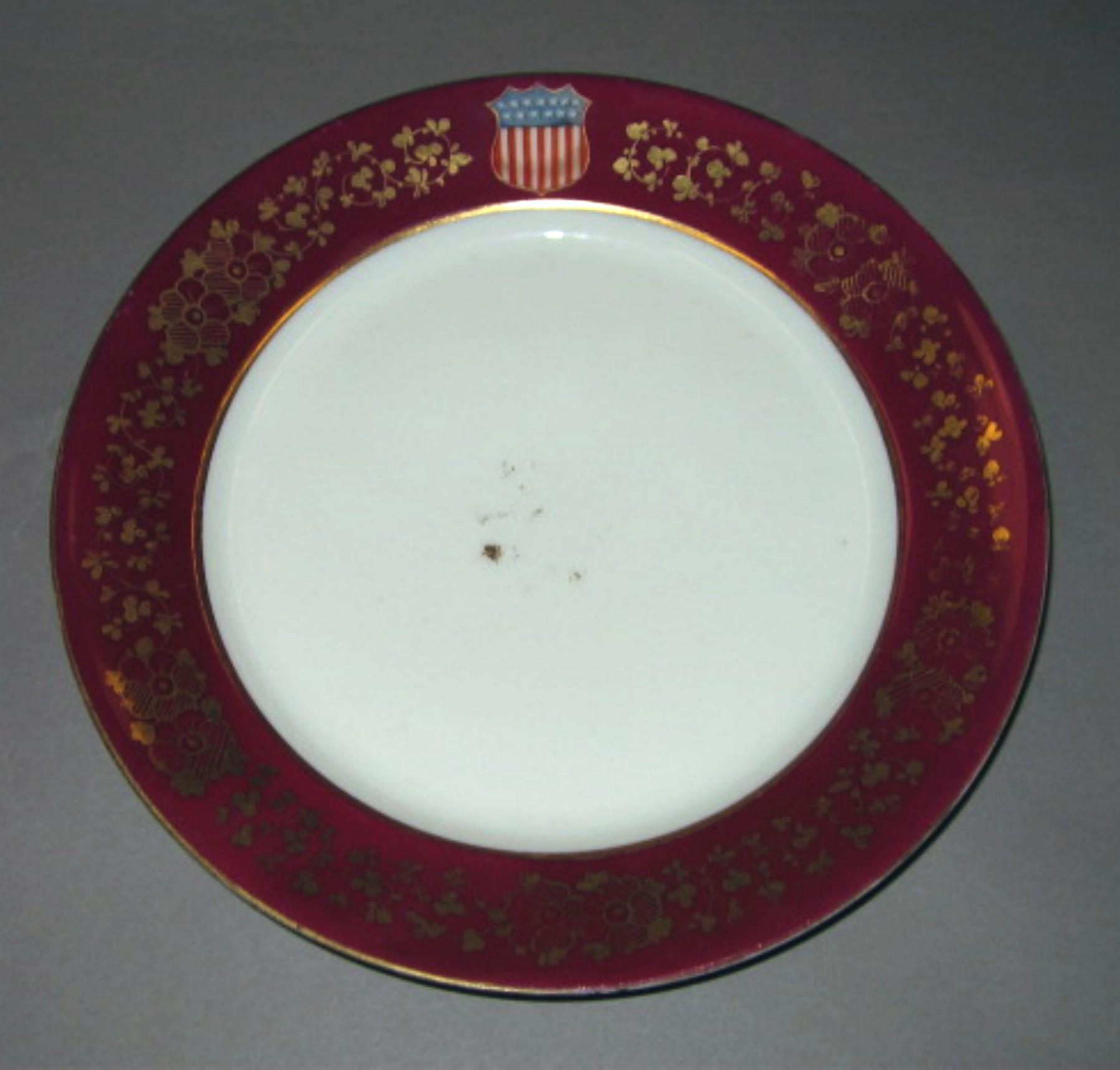 1973.0164.003 Porcelain dinner plate