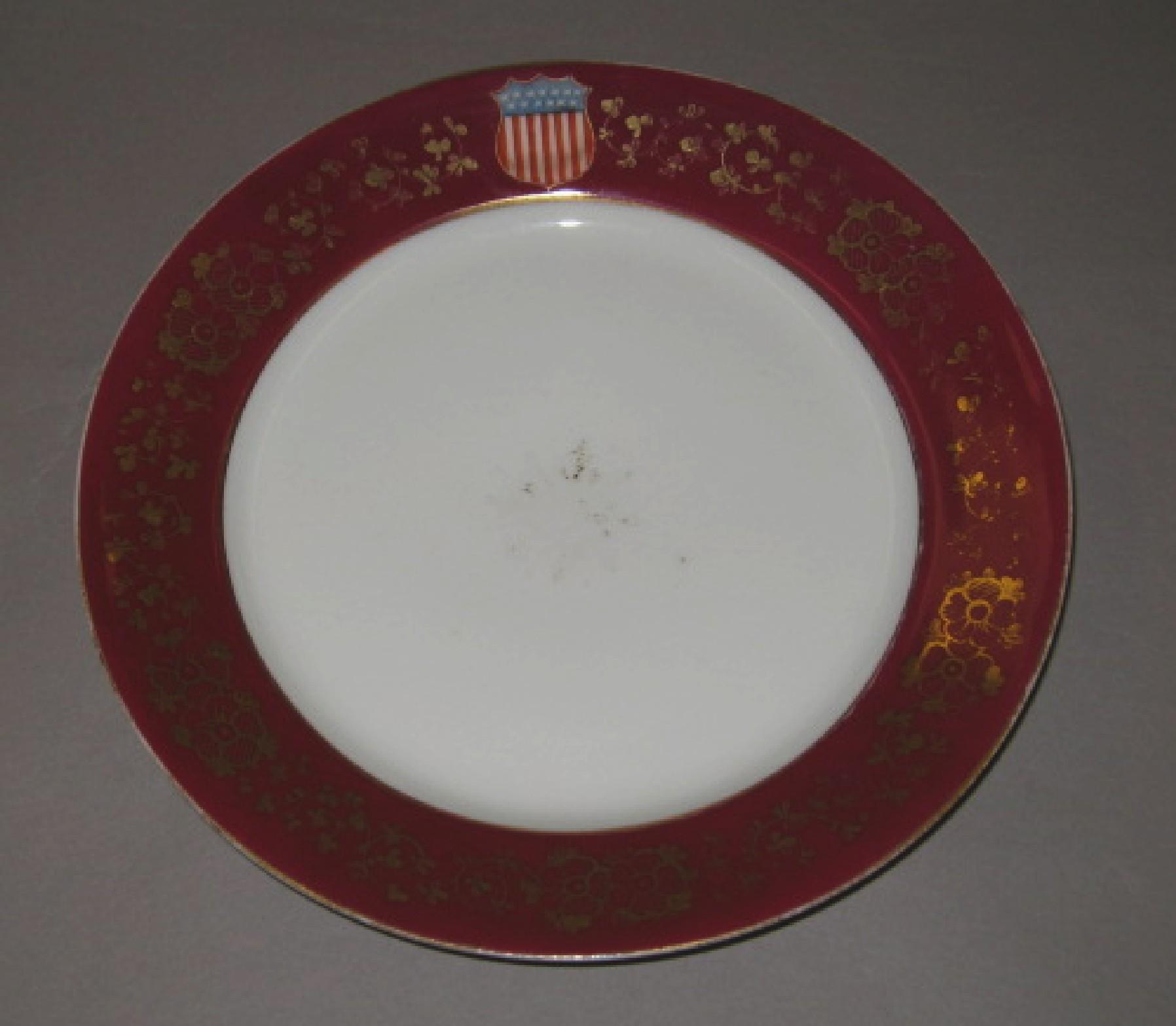 1973.0164.004 Porcelain dinner plate