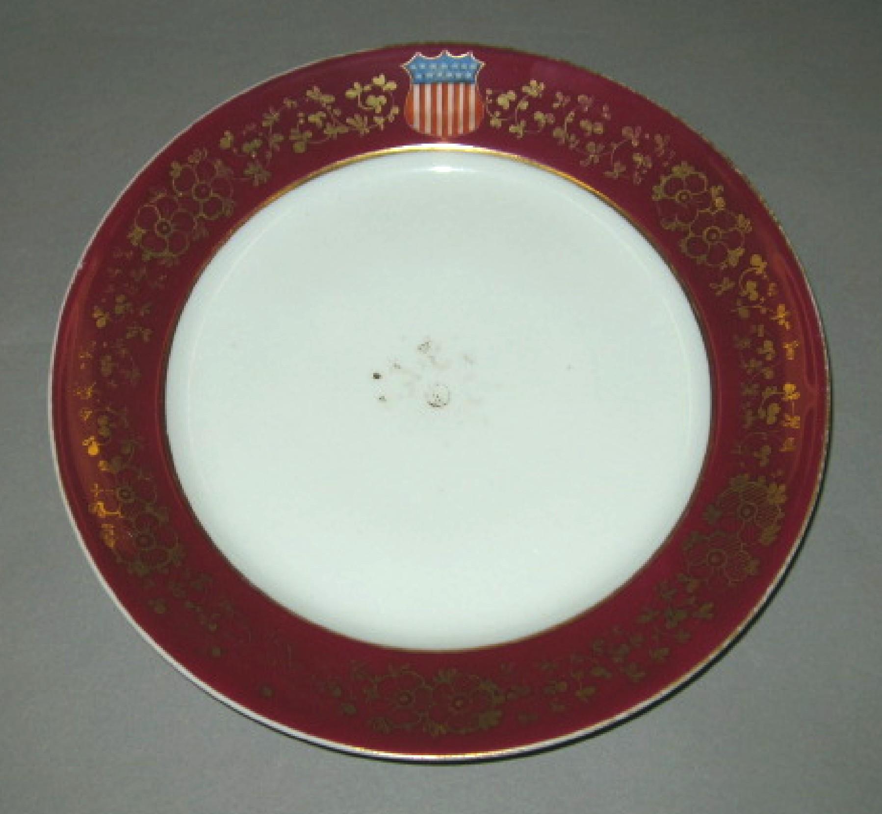 1973.0164.005 Porcelain dinner plate