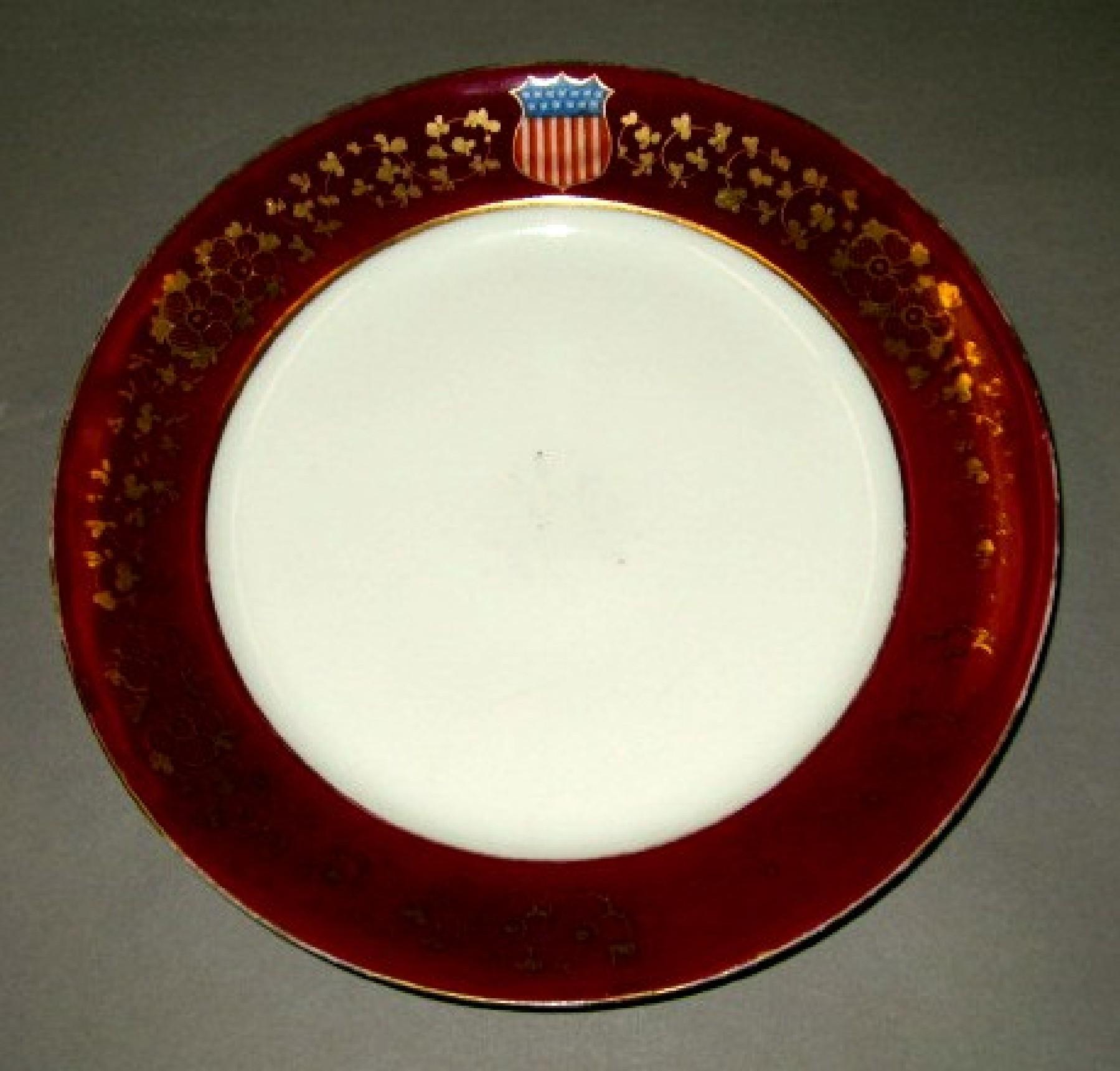 1973.0164.009 Porcelain dinner plate